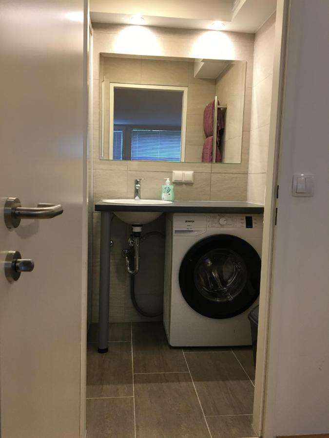 Appartamento Cosy Flat In The Quiet Area With Own Garden, Free Parking And Direct Public Transport Link To The Centre *
