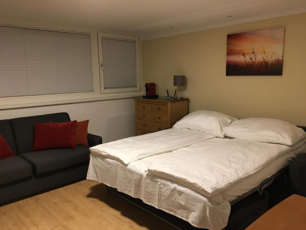 Cosy Flat In The Quiet Area With Own Garden, Free Parking And Direct Public Transport Link To The Centre * Vienna