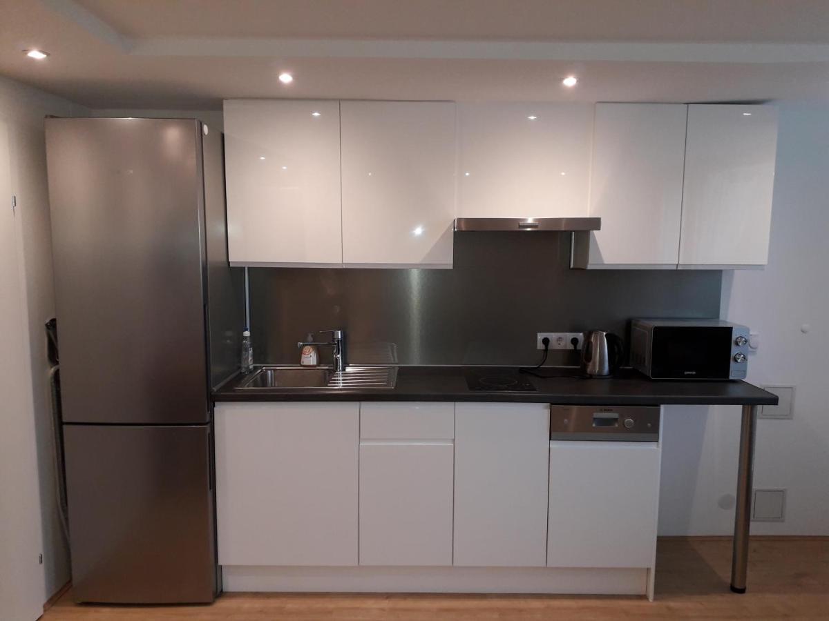Cosy Flat In The Quiet Area With Own Garden, Free Parking And Direct Public Transport Link To The Centre Vienna