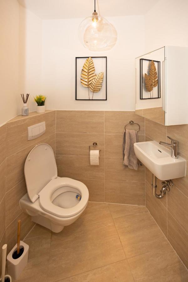 Rooftop Cozy Near Innerstadt With Ac Apartment *
