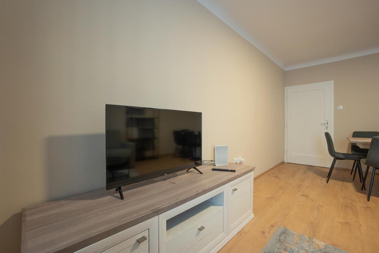 Appartamento A 2-bedroom With A King-size Bed And A Balcony Is Located Just A 15-minute Walk From Stephansplatz.