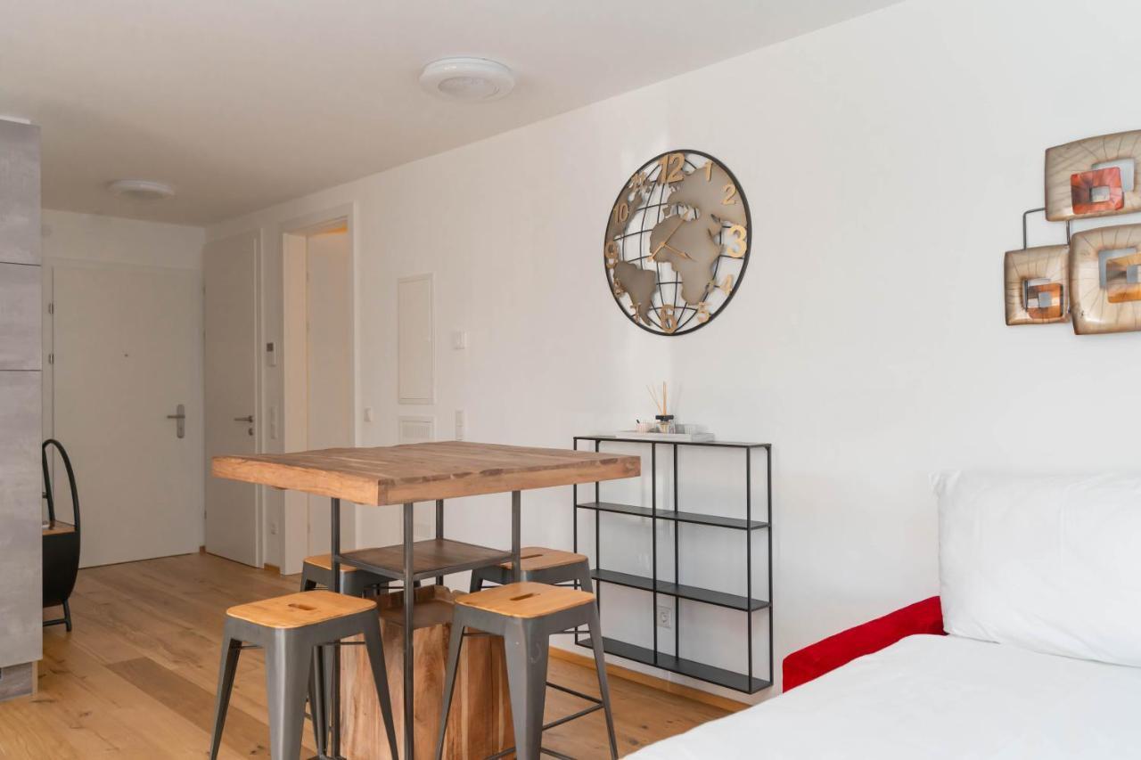 Apartment Luxurious With Big Balcony Near Center *
