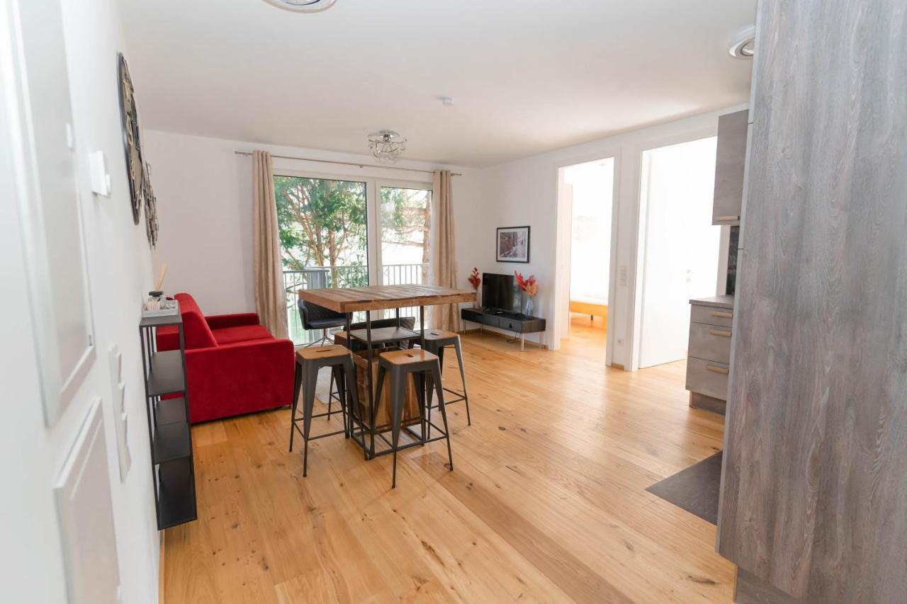 Apartment Luxurious With Big Balcony Near Center