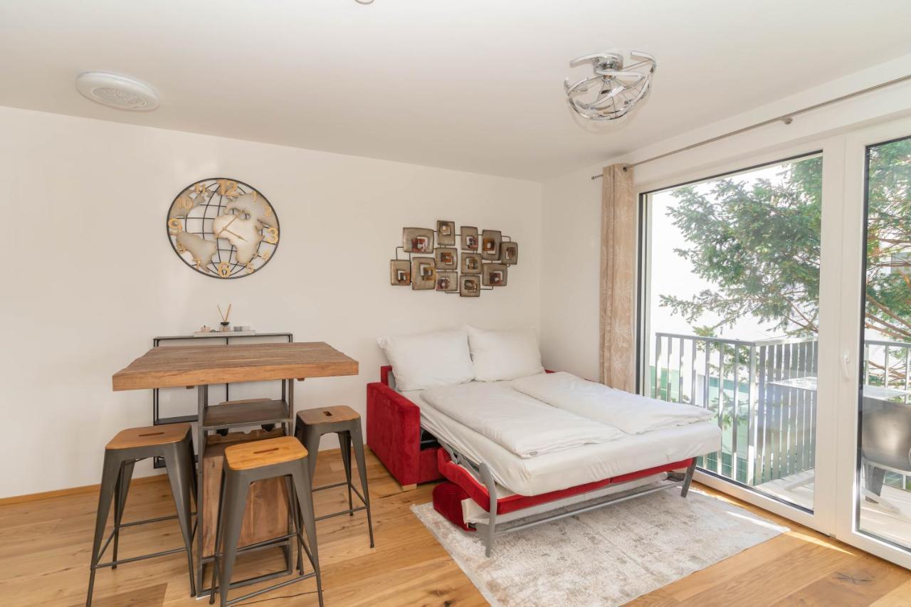 Luxurious With Big Balcony Near Center