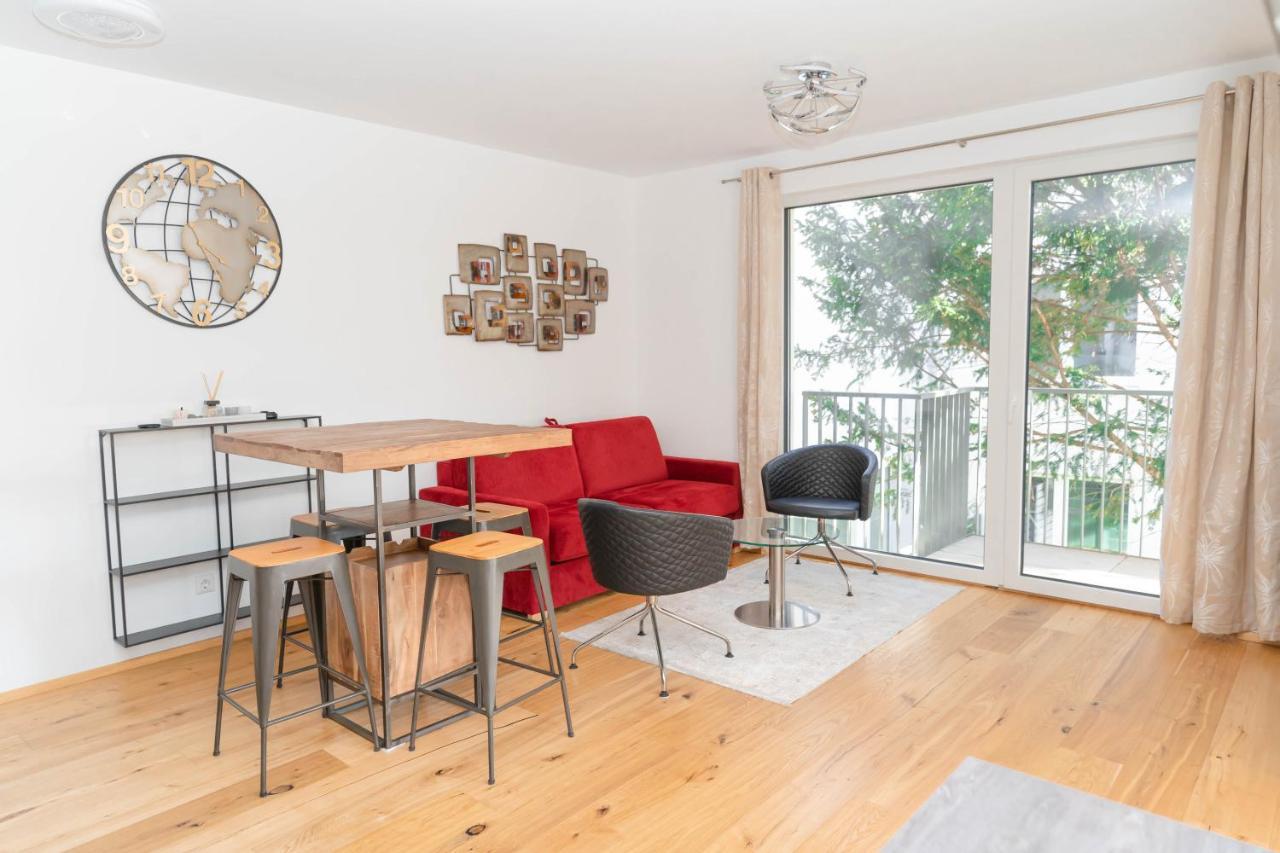 Luxurious With Big Balcony Near Center *