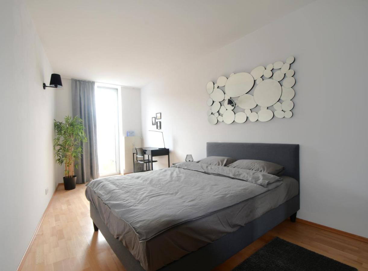 Apartment Style *