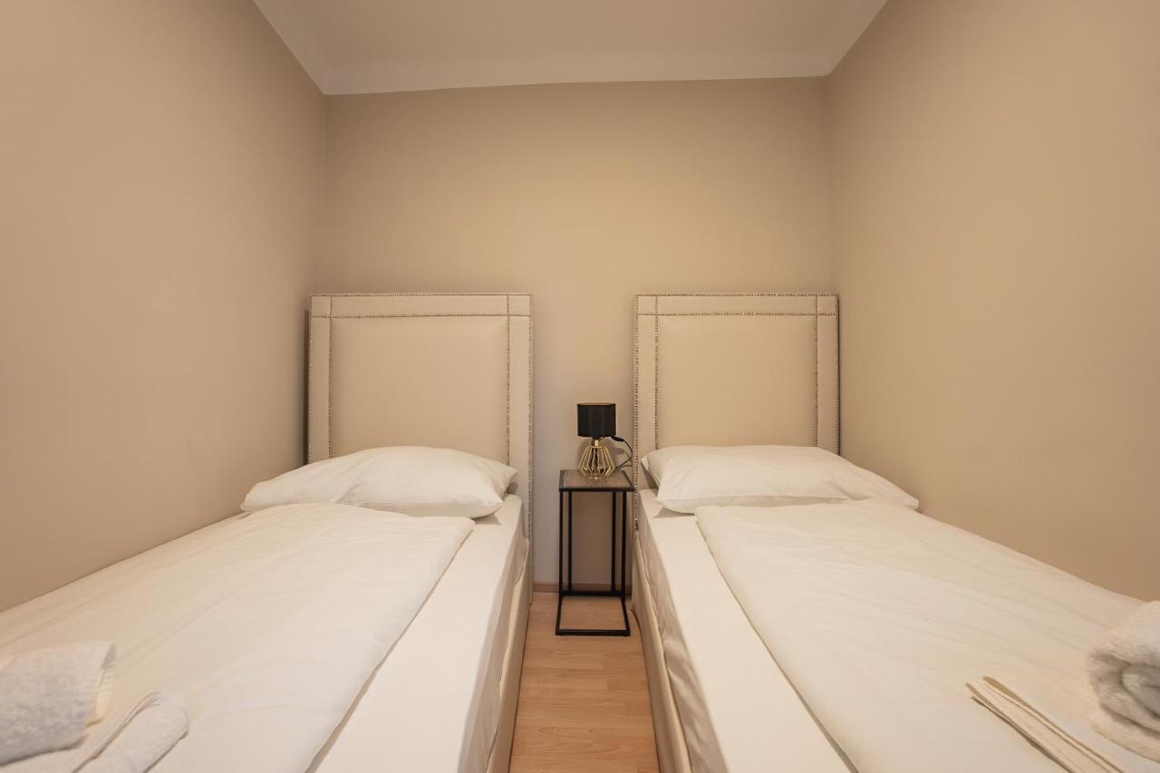 A 2-bedroom With A King-size Bed And A Balcony Is Located Just A 15-minute Walk From Stephansplatz.