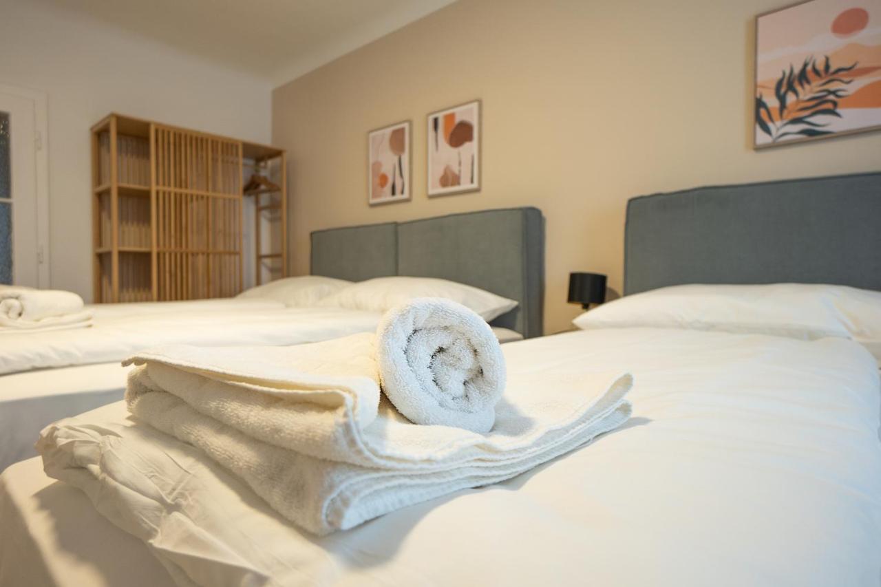 Apartment A 2-bedroom With A King-size Bed And A Balcony Is Located Just A 15-minute Walk From Stephansplatz. *