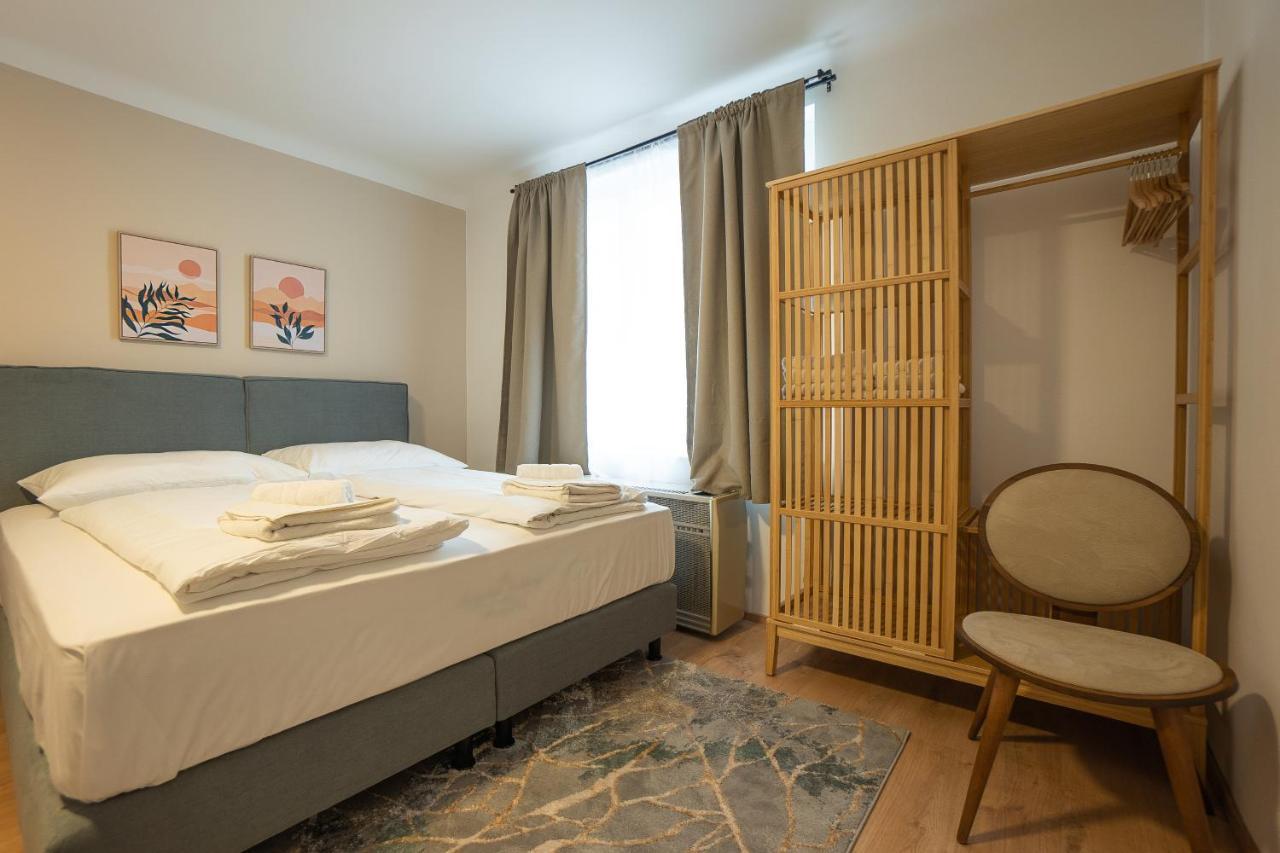 A 2-bedroom With A King-size Bed And A Balcony Is Located Just A 15-minute Walk From Stephansplatz. * Wien