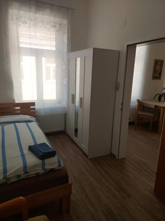 Gerald's 19 Apartment