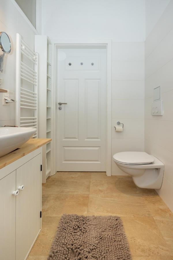 Appartamento Delightful 1 Bedroom Near Schoenbrunn And Westbahnhof With Big Porch