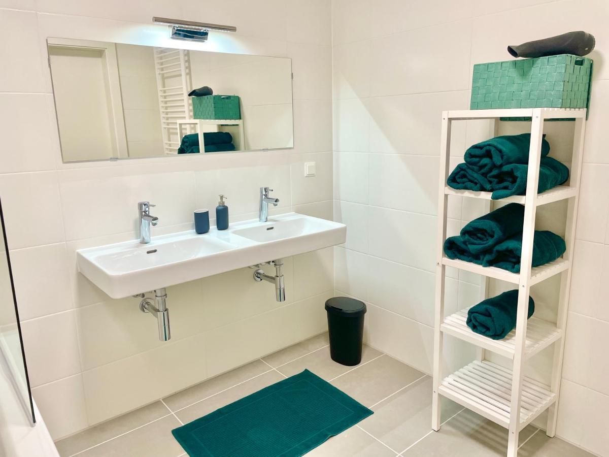 80 M2 - Terrace - Free Parking Apartment