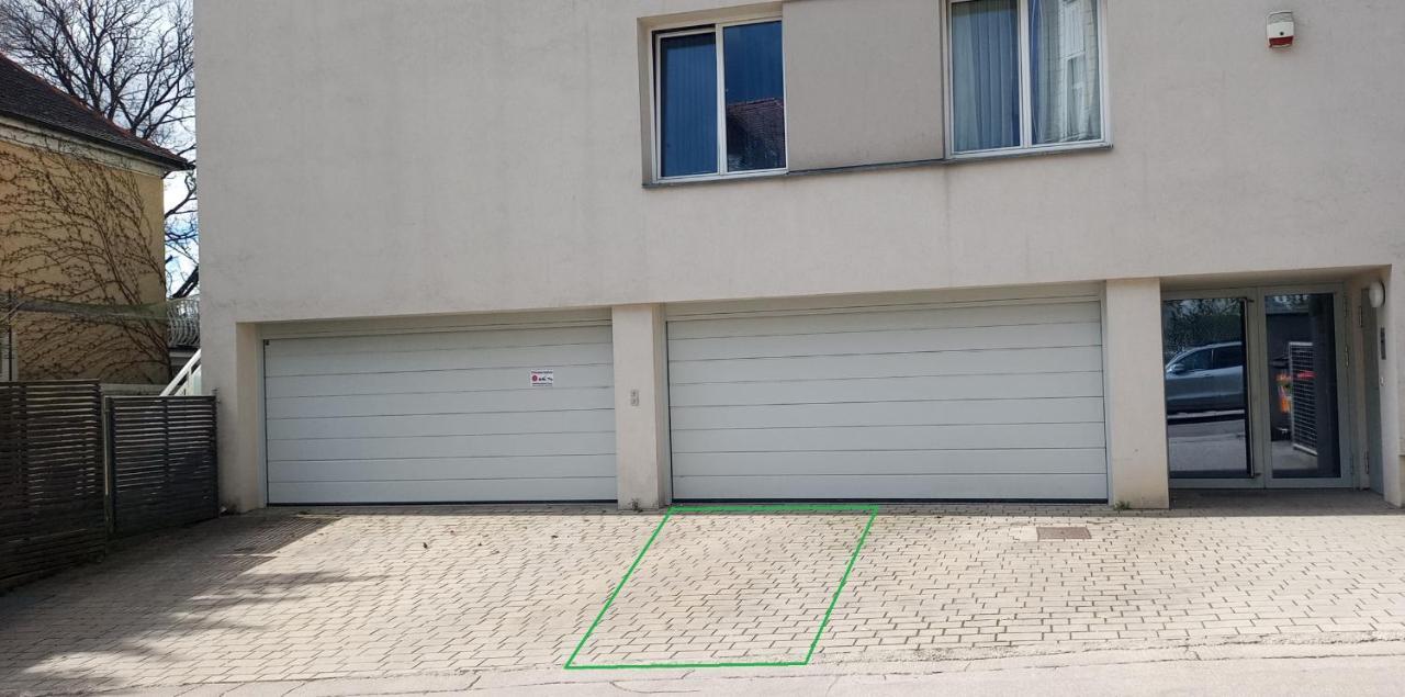 Cosy Flat In The Quiet Area With Own Garden, Free Parking And Direct Public Transport Link To The Centre *