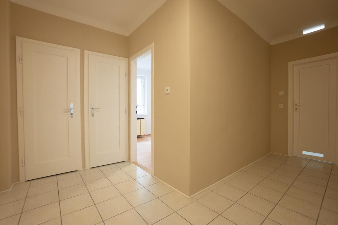 A 2-bedroom With A King-size Bed And A Balcony Is Located Just A 15-minute Walk From Stephansplatz. * Vienna