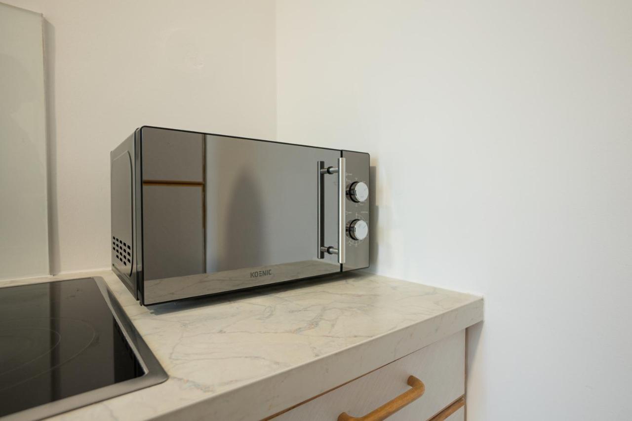 Appartamento A 2-bedroom With A King-size Bed And A Balcony Is Located Just A 15-minute Walk From Stephansplatz. Vienna