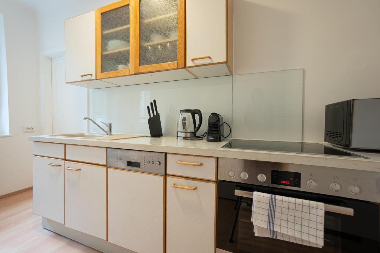 A 2-bedroom With A King-size Bed And A Balcony Is Located Just A 15-minute Walk From Stephansplatz. * Wien