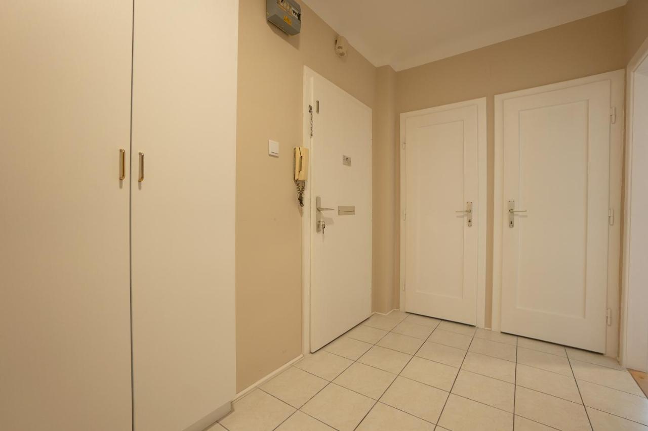 Apartment A 2-bedroom With A King-size Bed And A Balcony Is Located Just A 15-minute Walk From Stephansplatz. Wien