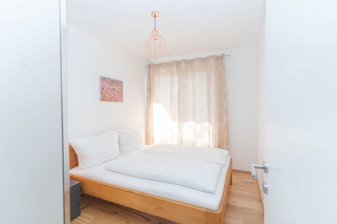 Luxurious With Big Balcony Near Center *
