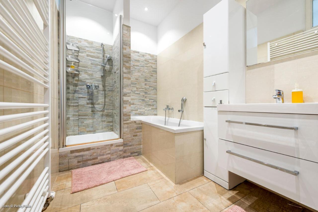 Nice Central City Room *