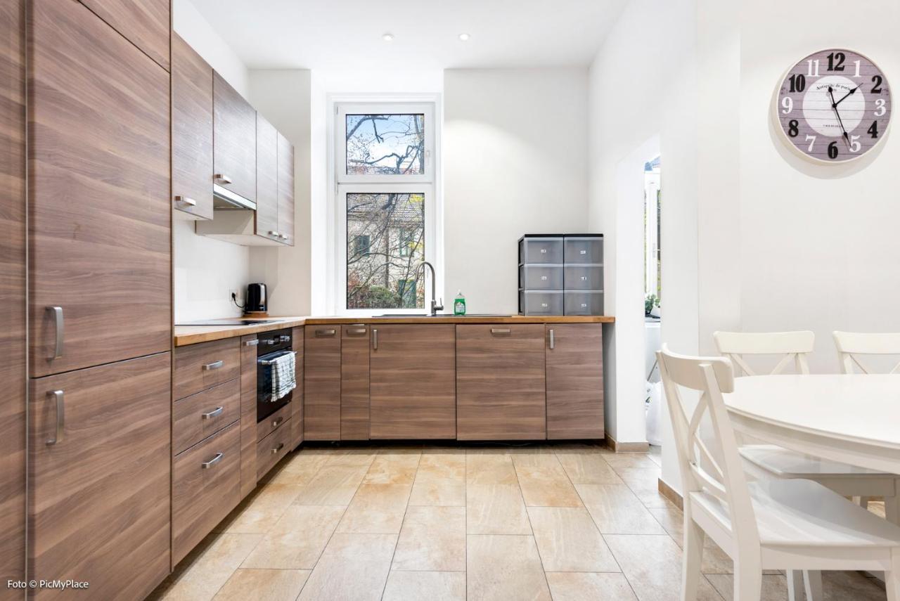 Nice Central City Room *