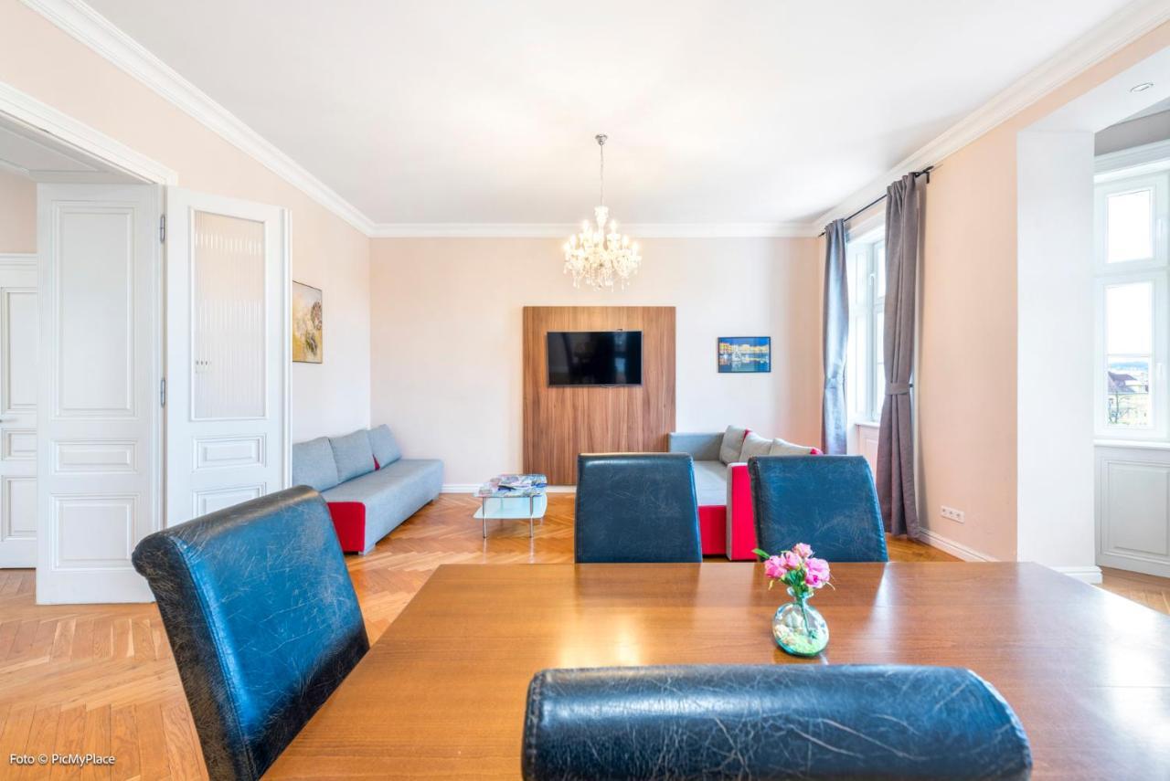 Imperial Schonbrunn Apartment