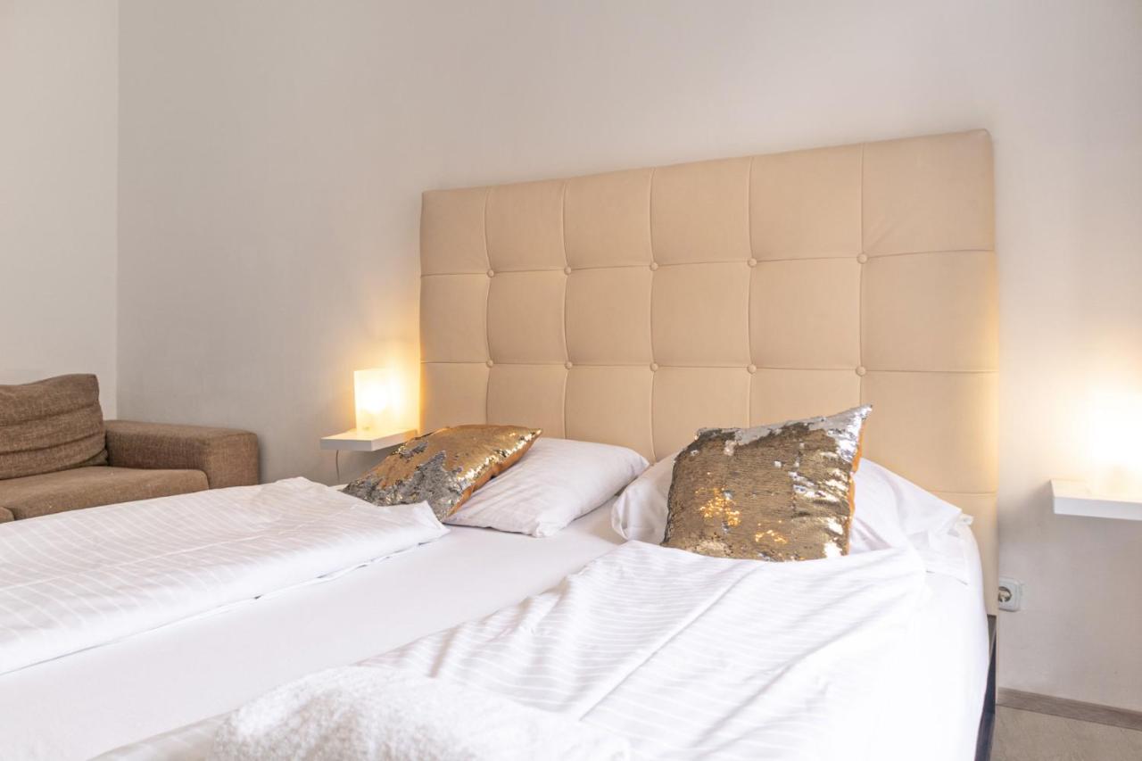 2 Pleasant Flats - Perfect For Long Apartment