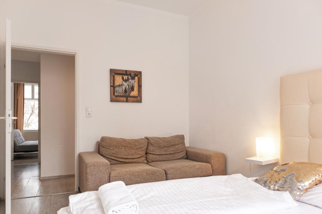 2 Pleasant Flats - Perfect For Long *