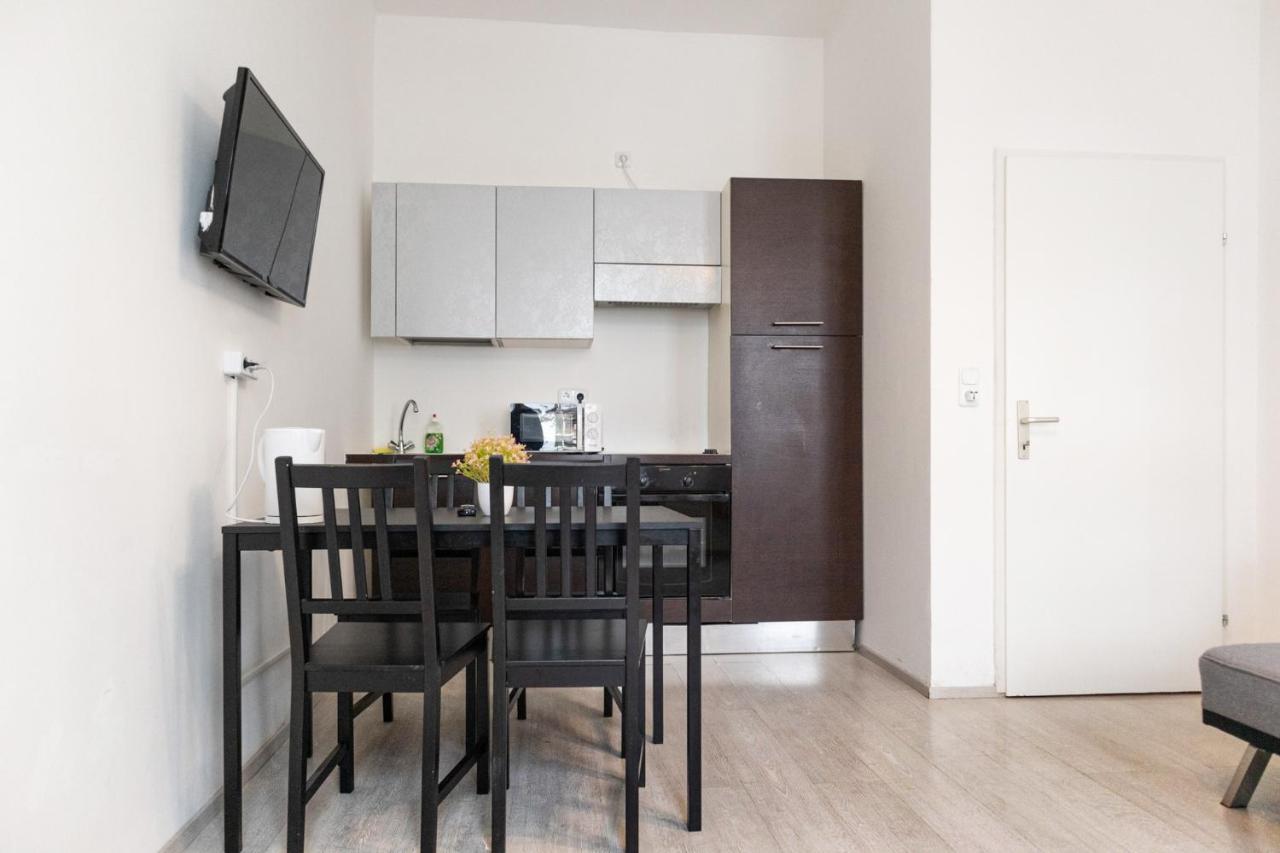 2 Pleasant Flats - Perfect For Long * Vienna