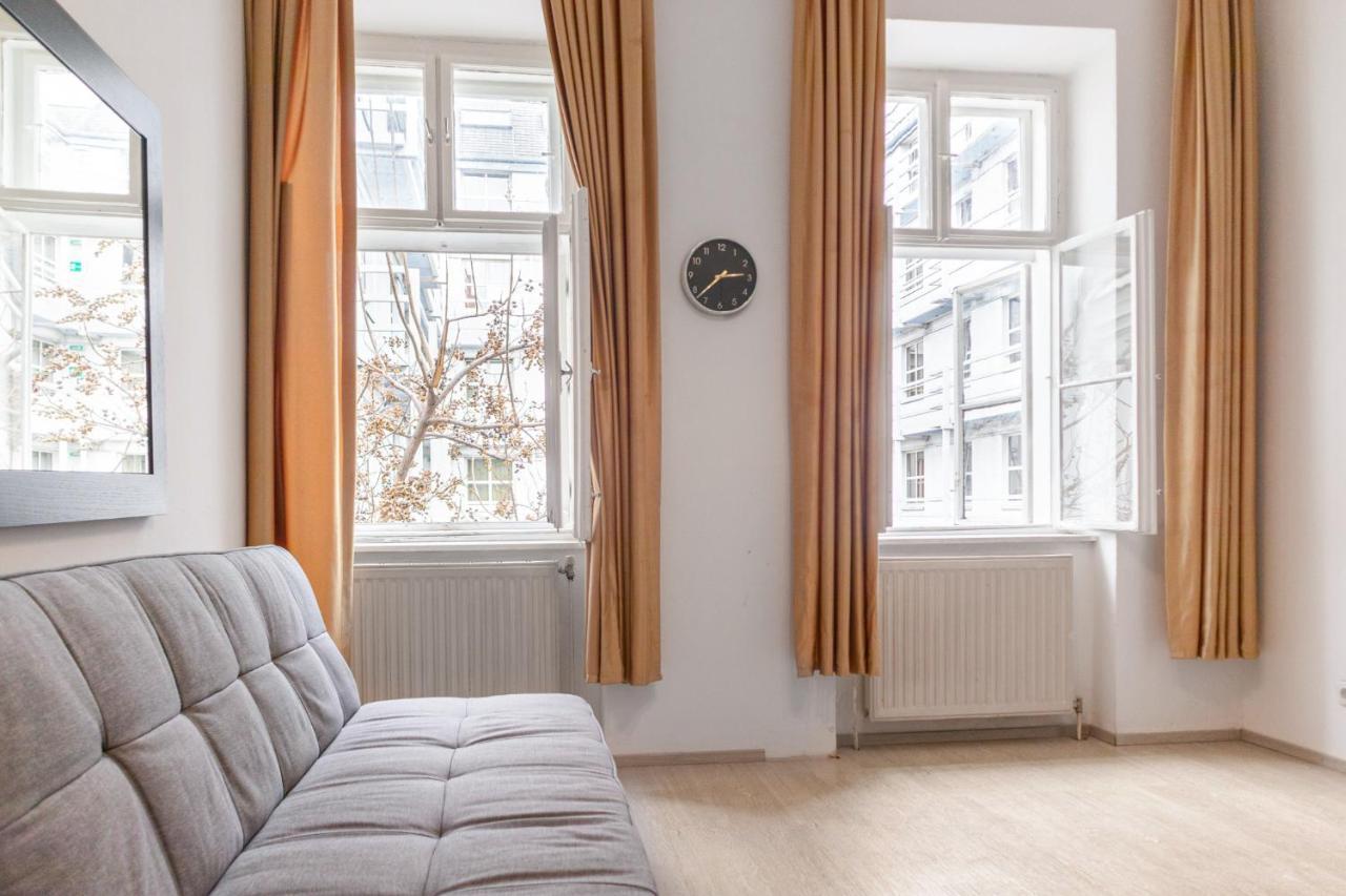 2 Pleasant Flats - Perfect For Long Vienna