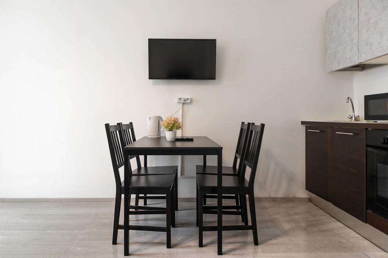 2 Pleasant Flats - Perfect For Long