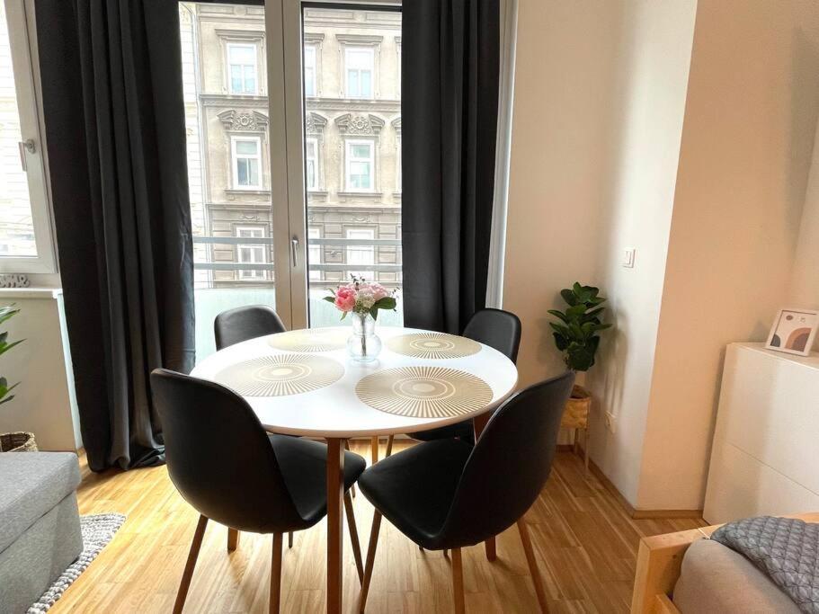 New I Stylish I Modern I Cozy Apartment *