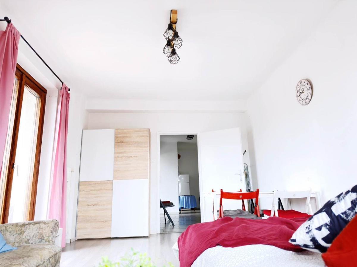 Nr 1 With 2 Balconies 3 Bedrooms Near Main Train Station Apartment
