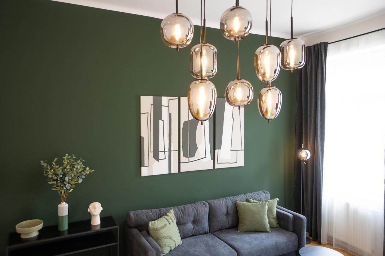 Belvedere Castle View: Chic Apartment