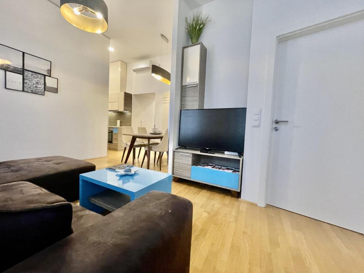 7 Apartment *