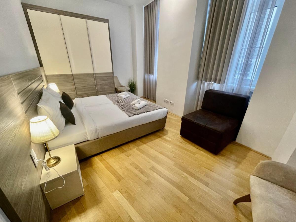 7 Apartment *