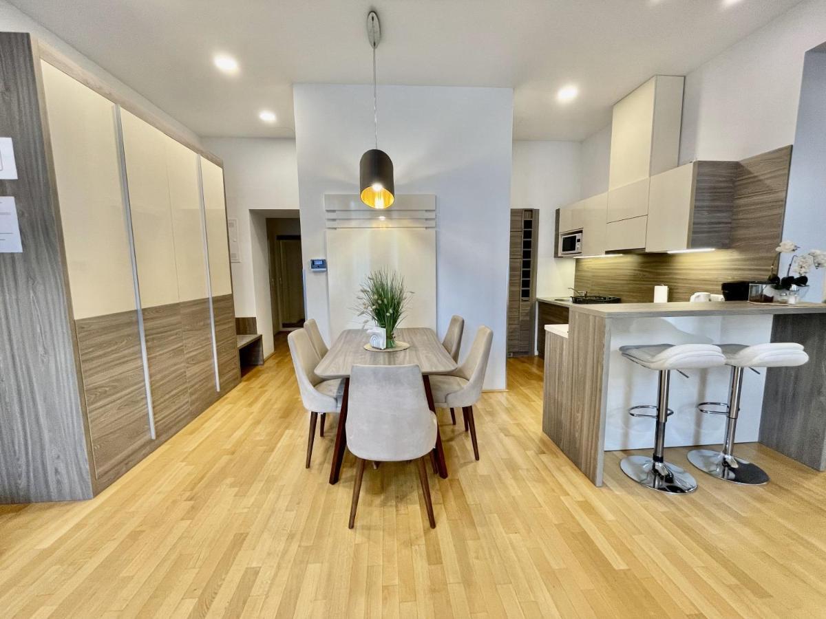 Apartment 7