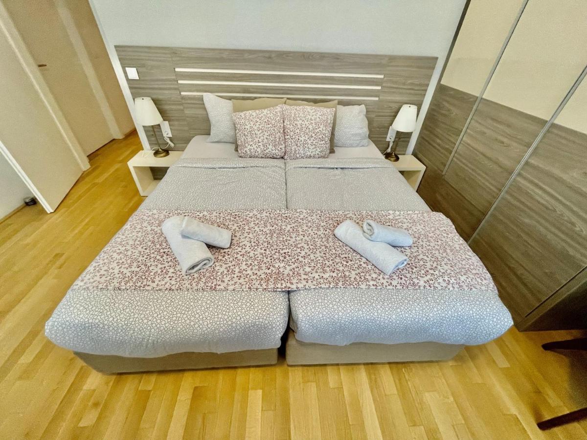 7 Apartment *