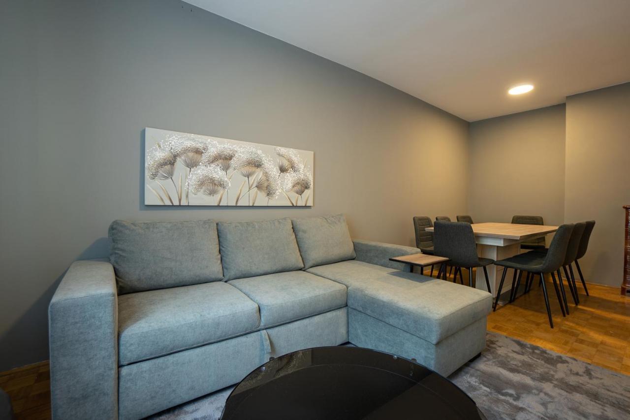 A Spacious 3-bedroom With King-size Beds Is Located Within 5 Minute's Walk From The Prater Vienna