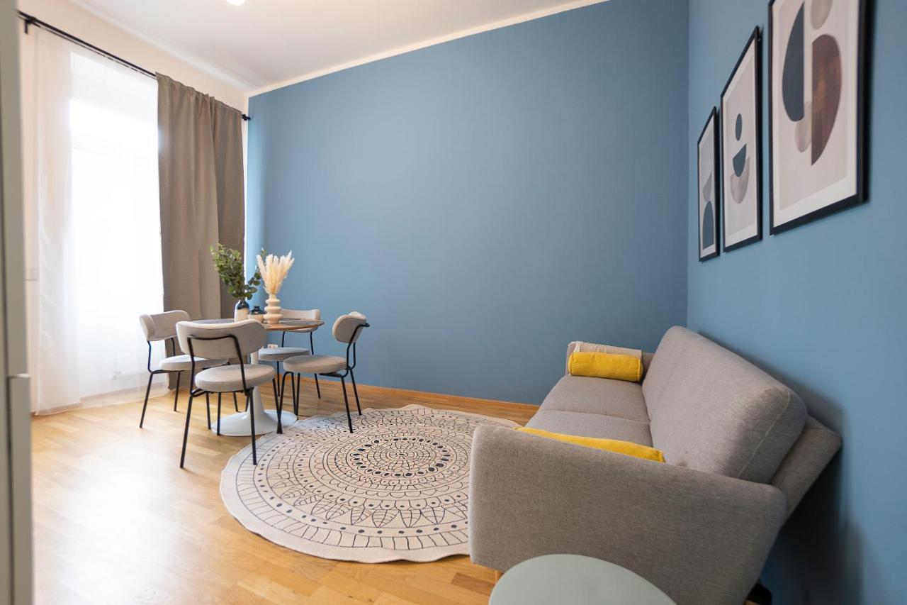 Apartment Bright Stylish With A Balcony In A Location *