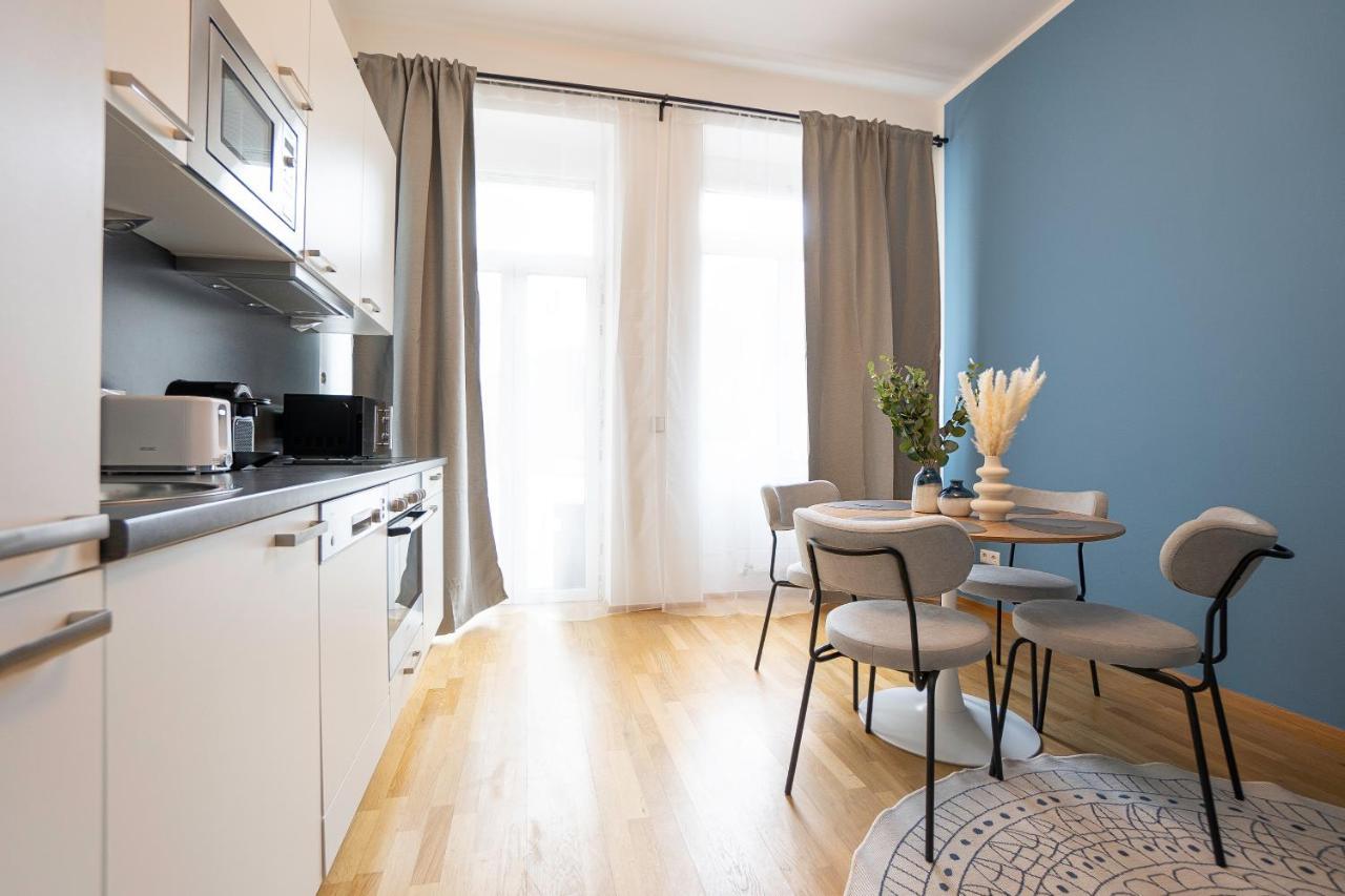 Bright Stylish With A Balcony In A Location Vienna