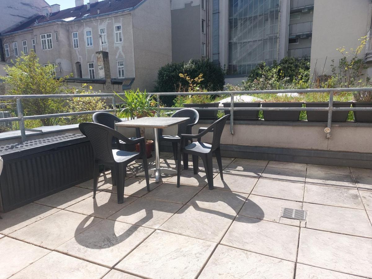 Mozart Terrace Hit
