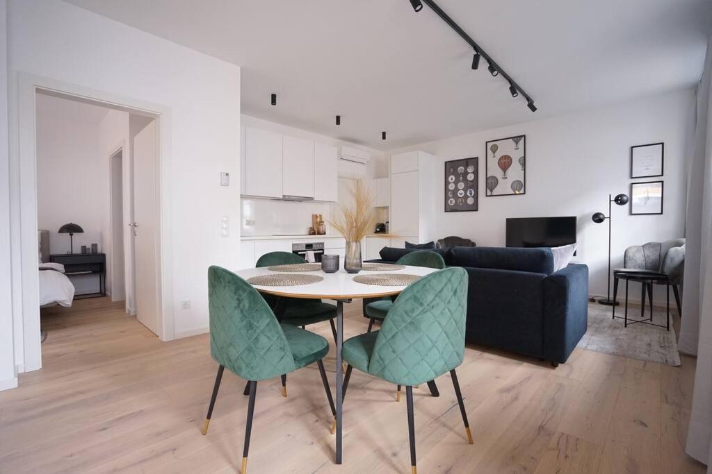 Uber Chic Flat In Charming Factory Building Apartment