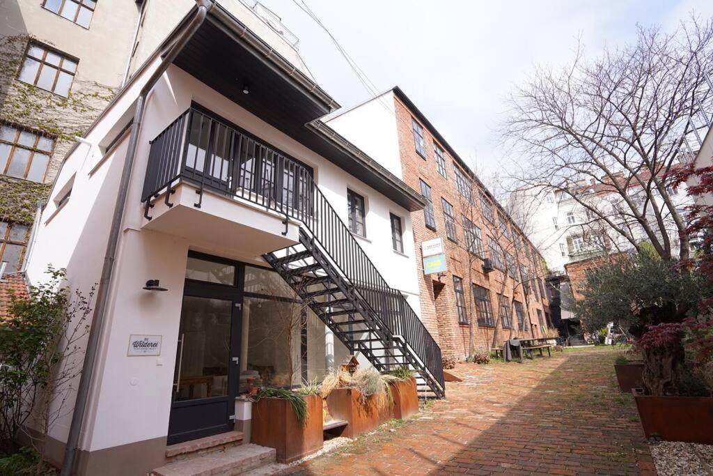 Uber Chic Flat In Charming Factory Building Apartment
