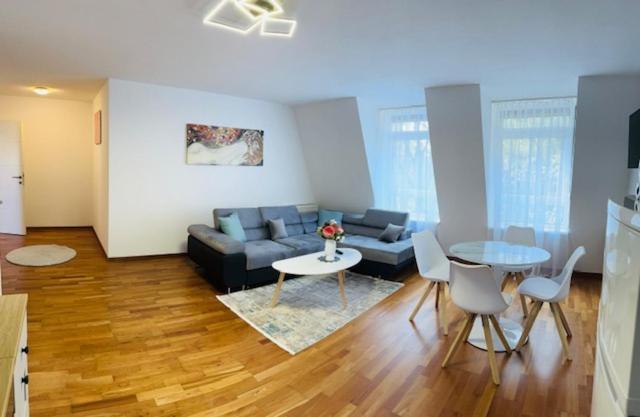 Villeta Aspern Near U1/ U2 Donauspital Apartment *