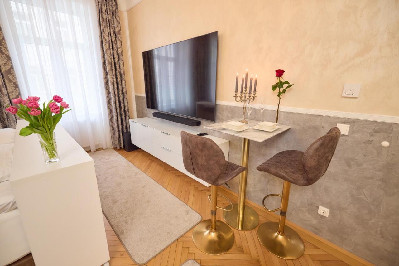 Sophies Place Augarten - Imperial Lifestyle Parking Apartment Vienna