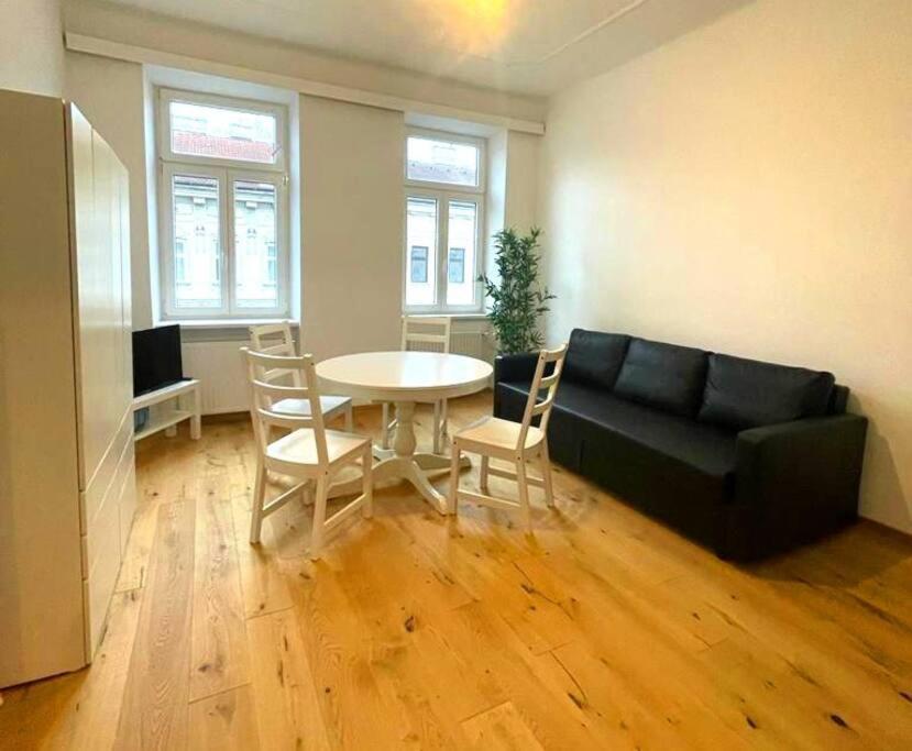 Friendly Family For 3p Apartment *