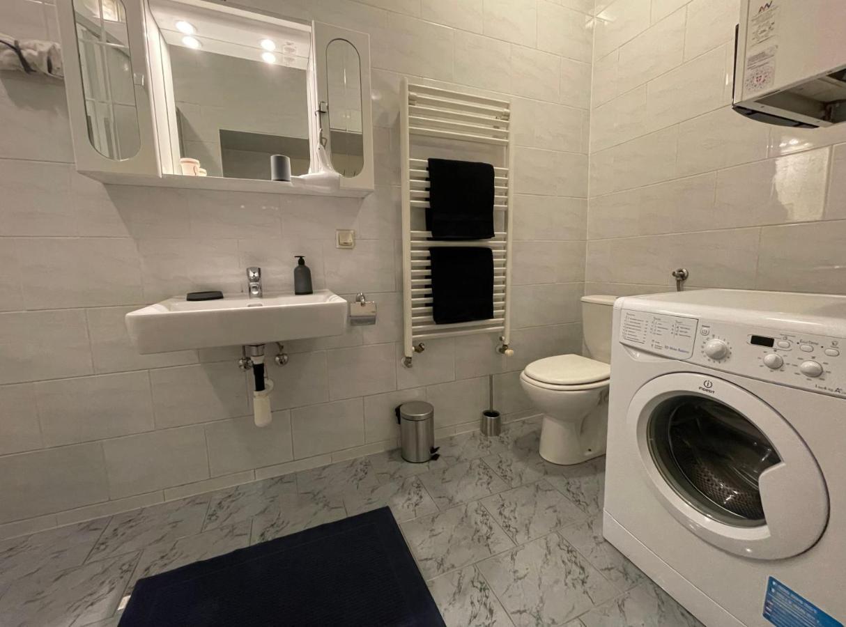Cozy 8-person In Located At Haberlgasse 82 N1 *