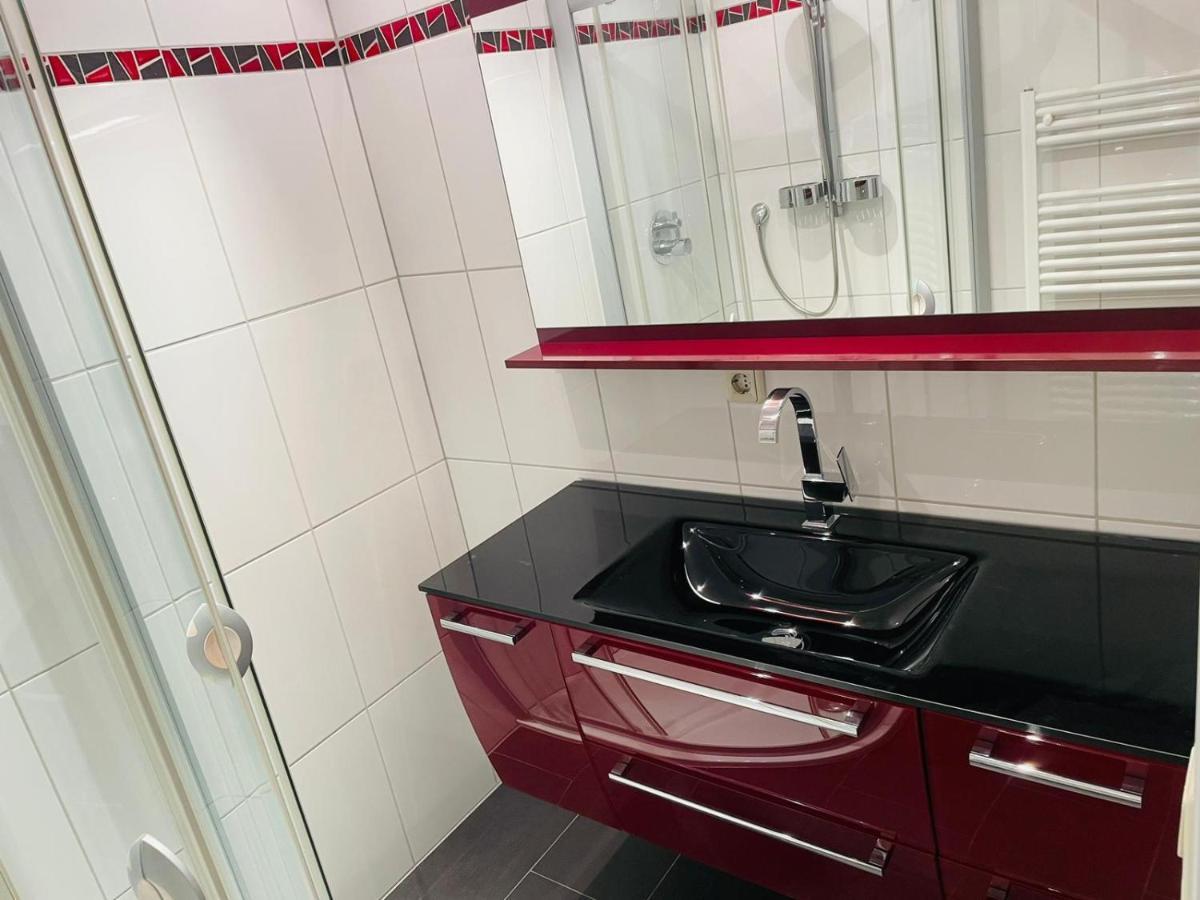 Super Deluxe - Near U6, U3 In Center Apartment *