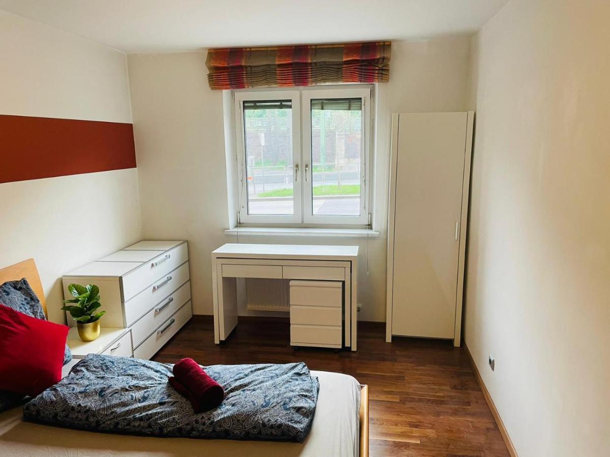 Super Deluxe - Near U6, U3 In Center Apartment *