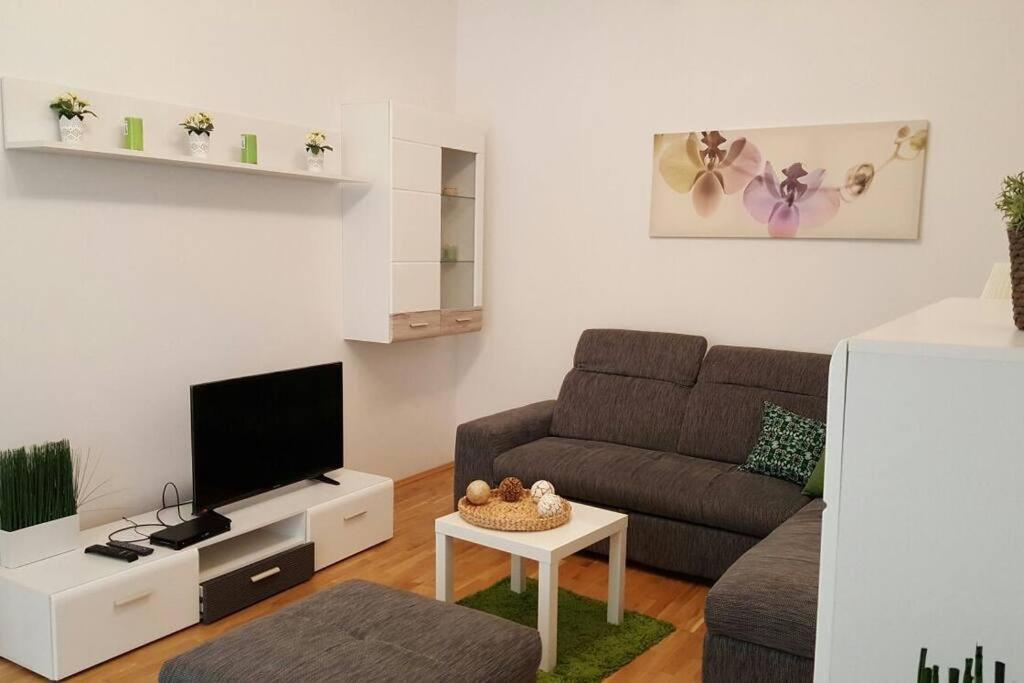 Relax Center *